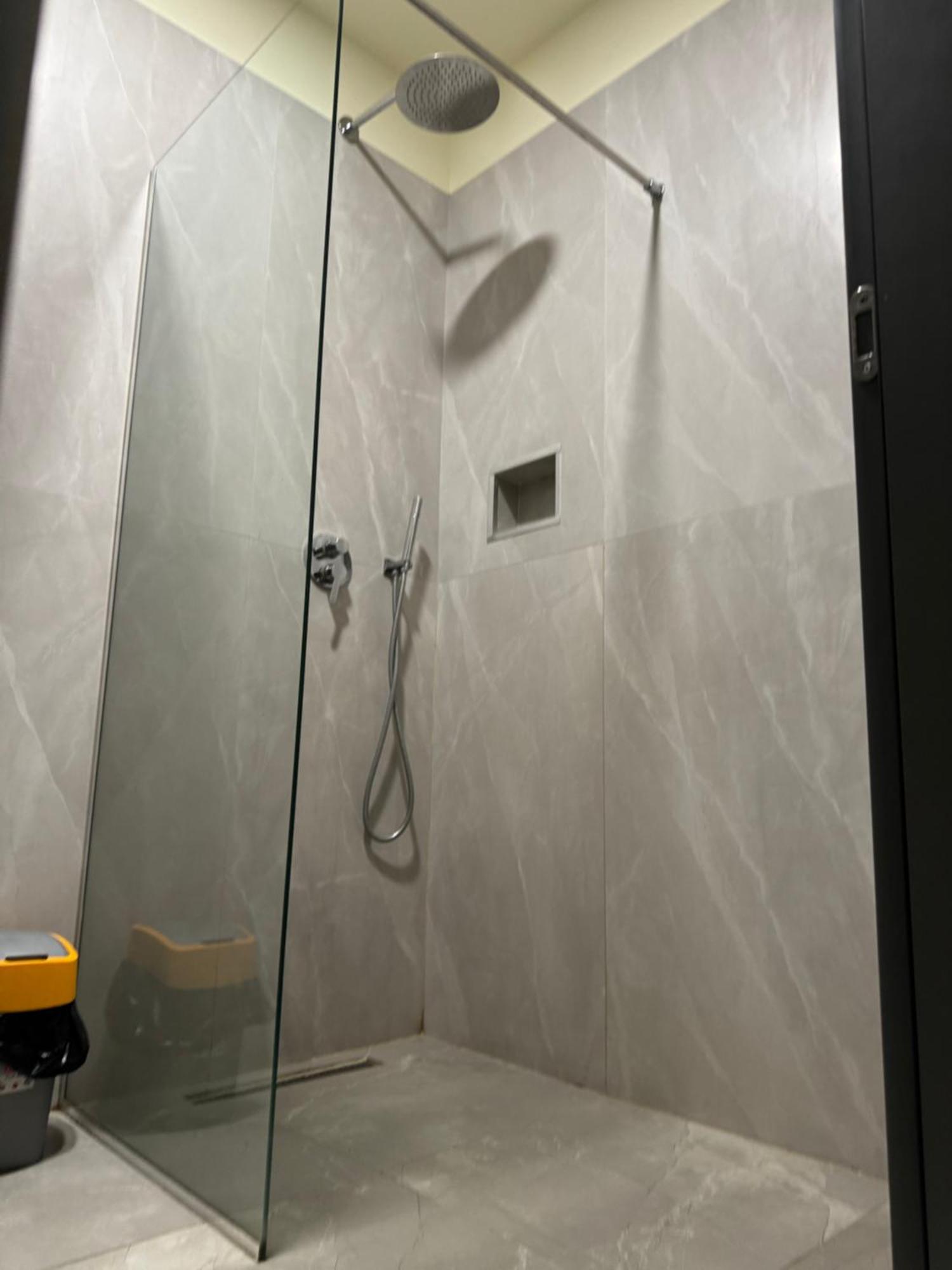 Tirona Hotel *